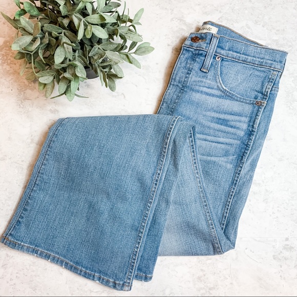 Madewell Retro Hi Rise Flare Jeans in Norwich Wash - Picture 3 of 10